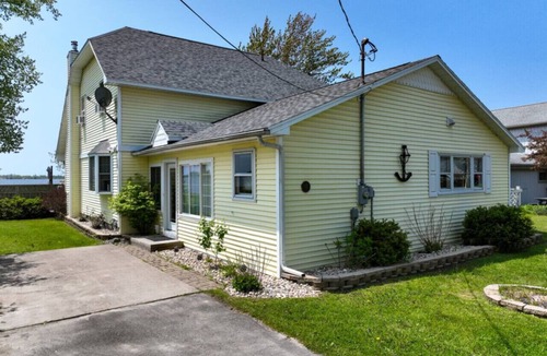 Sandy Creek House | 5BR Sandy Pond MAIN LAKE HOUSE | Dock | Fire Pit | Pets