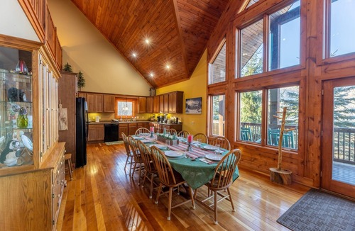 Edray Cabin | 5BR Ski Chalet Mins2slopes 3 Kings | EV | Hot Tub