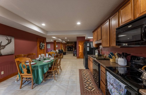 Edray Cabin | 5BR Ski Chalet Mins2slopes 3 Kings | EV | Hot Tub