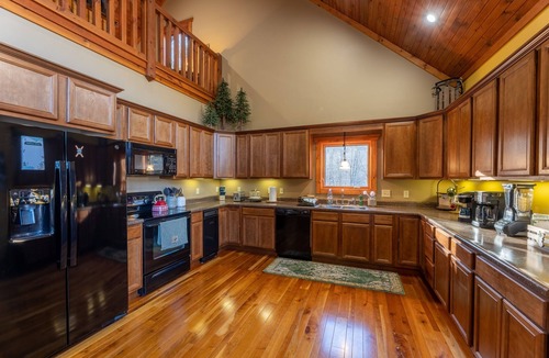 Edray Cabin | 5BR Ski Chalet Mins2slopes 3 Kings | EV | Hot Tub