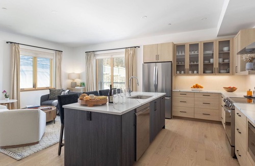 Ludlow Condo | 5BR Ski-In Condo in Okemo Mountain | Near Lifts!