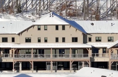 Ludlow Condo | 5BR Ski-In Condo in Okemo Mountain | Near Lifts!