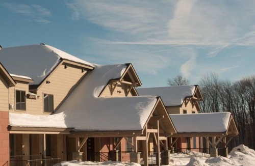 Ludlow Condo | 5BR Ski-In Condo in Okemo Mountain | Near Lifts!