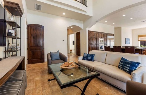 Rivercrest House | 5BR Sleeps 10 - Pool - Lake Austin Access