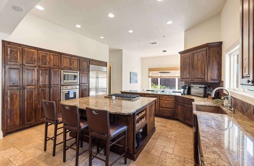 Rivercrest House | 5BR Sleeps 10 - Pool - Lake Austin Access
