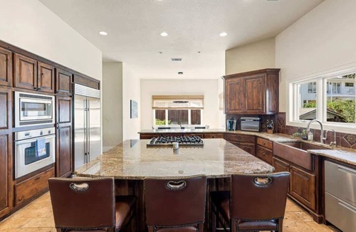 Rivercrest House | 5BR Sleeps 10 - Pool - Lake Austin Access
