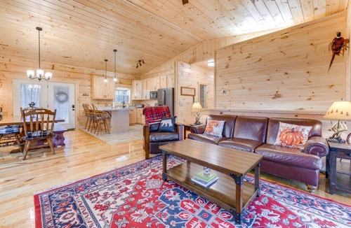Hartford House | 5BR Smoky Mtn Cabin w/Hot Tub | Sleeps 13