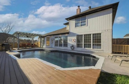 Dallas House | 5BR Spacious Family Home w/Pool, Game Room & more