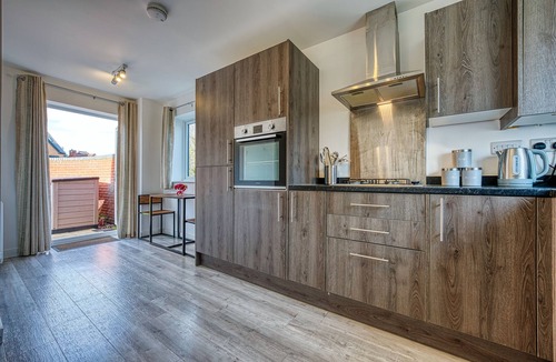 Yardley Apartment | 5BR Team Accommodation nr NEC/Airport with Parking