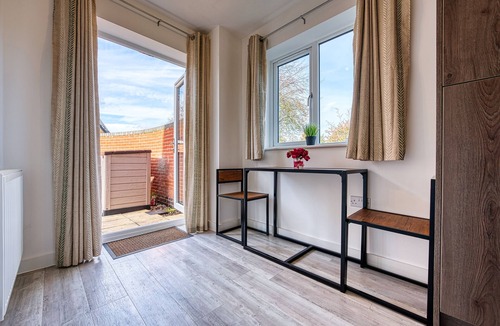 Yardley Apartment | 5BR Team Accommodation nr NEC/Airport with Parking