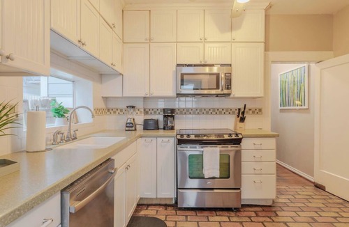 Neartown House | 5BR The Hera! Luxury Mansion in Montrose w/Pool! ★
