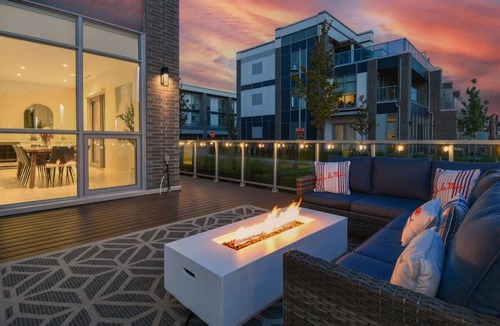 Innisfil House | 5BR townhouse with private dock, patios, and stunning views.