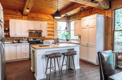 Lac Superieur Village Ski Chalet | 5BR Tremblant Chalet | A/C, Firepit & Lake View