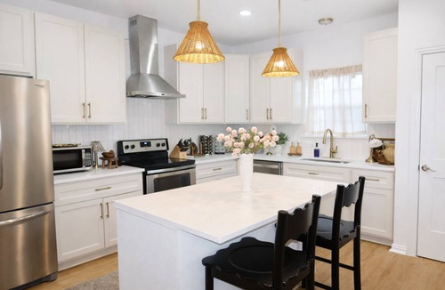 West Dallas House | 5BR Trinity Groves w/Pool & Jacuzzi