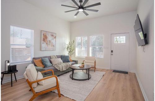 Near East Side House | 5BR3BA Minutes from the Action with Skyline Views