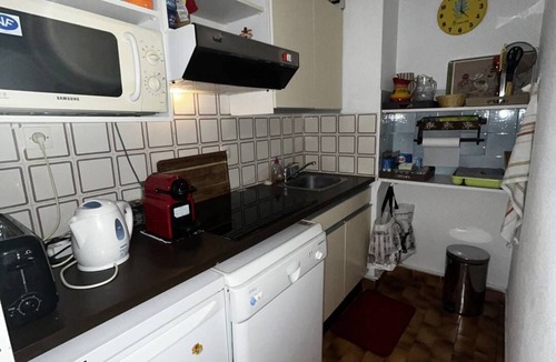 Le Port Apartment | 5CANETP36 – 1-Bedroom Apartment with A/C, Loggia et Marina View, Just Steps from the Beach