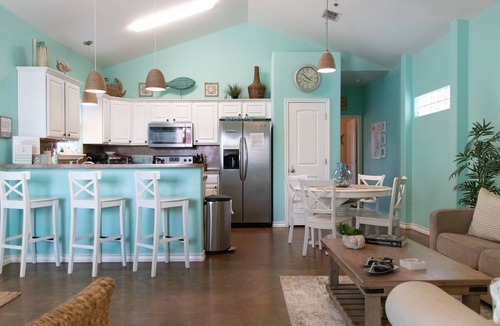 Corpus Christi House | 5min to Beach Family-Friendly Island Retreat Quiet Pool Access + Private Yard