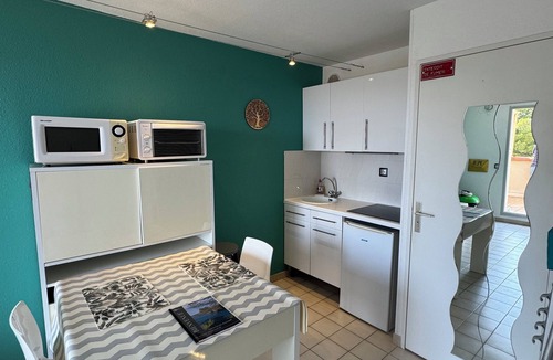 Banyuls-sur-Mer Apartment | 5min walk from the beach, private parking space, furnished for tourism *.