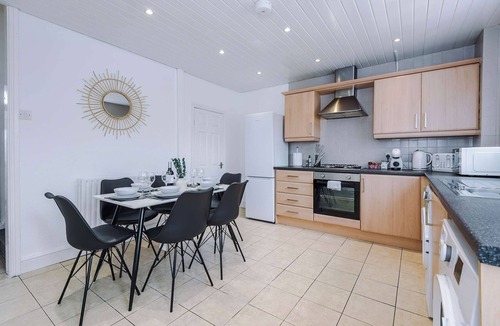 Clayton House | 5mins to Co-op Live & Etihad Campus | Free Parking