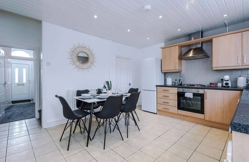 Clayton House | 5mins to Co-op Live & Etihad Campus | Free Parking