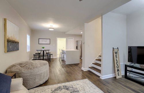 Pendleton Heights House | 5mins to Downtown Spacious Pet Friendly W&Dn