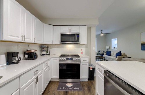 Pendleton Heights House | 5mins to Downtown Spacious Pet Friendly W&Dn