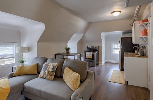 Hanover Place Apartment | 5minsTo KU Med Free Wi-Fi Pet Friendly W&Dn