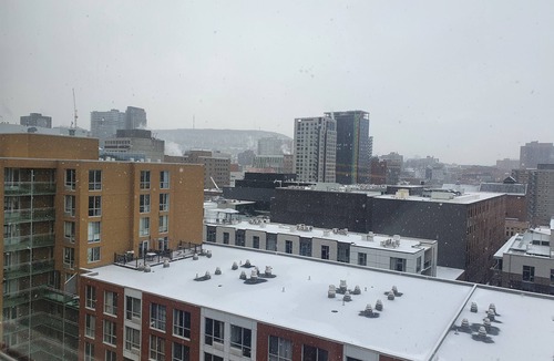 Quartier des Spectacles Apartment | 5mn place des arts, spacious top floor apartment with parking space