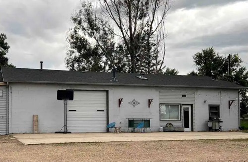 Longmont House | 5th Ave Pond Side Retreat