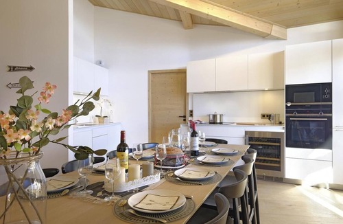 Bergers Apartment | 5th floor, fitness, swimming pool, sauna, hammam, balcony, fireplace or stove, tv, ski locker, 143m²