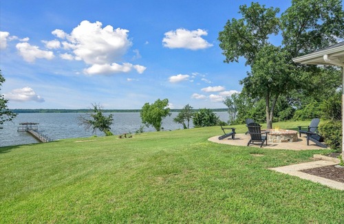 Quinlan House | 5th Nite Free! Lakefront Meets Hill Country - Pets