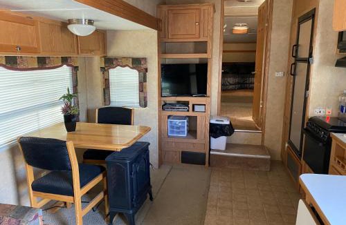 Drexel Heights Villa | 5th wheel 4b