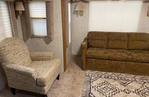 Greenville House | 5th Wheel Camper with plenty of outdoor space