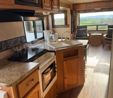 Bere Alston Resort | 5th Wheel Trailer