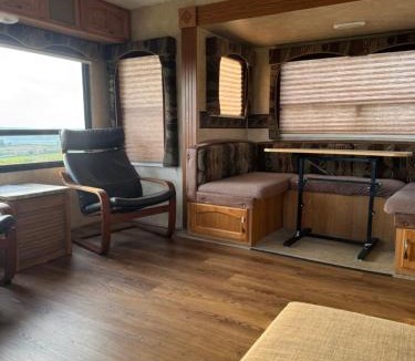 Bere Alston Resort | 5th Wheel Trailer