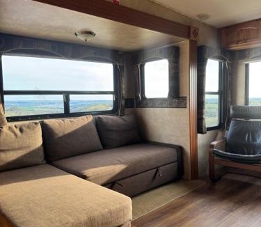 Bere Alston Resort | 5th Wheel Trailer