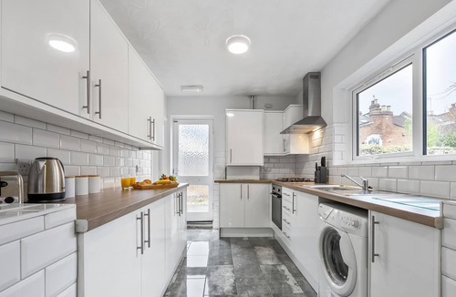 Leamington Spa House | 5x Bed Central Townhouse (Sleeps 9x) w. Parking