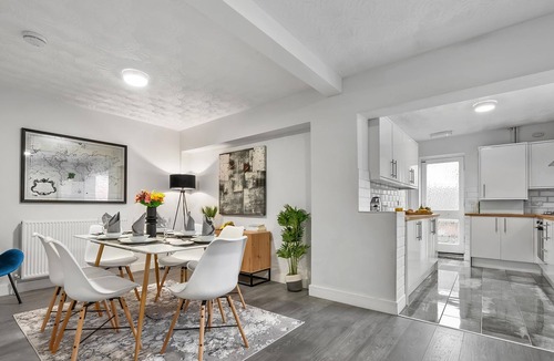 Leamington Spa House | 5x Bed Central Townhouse (Sleeps 9x) w. Parking