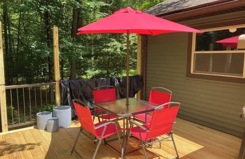Beach Lake House | 6.45 ACRE Private Close to Big Bear Mountain, Waterfall, Fire-pit, Loft & more.