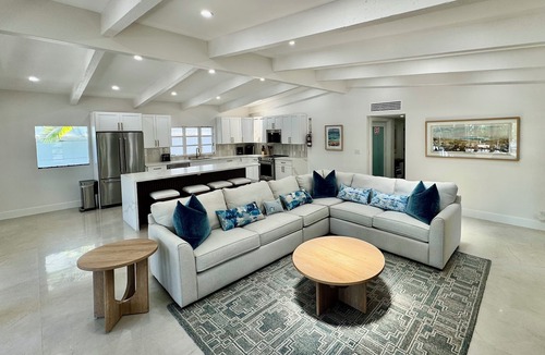 Hendricks and Venice Isles House | 6/5-Heated Pool-Game Room-Pool Table-Waterfront