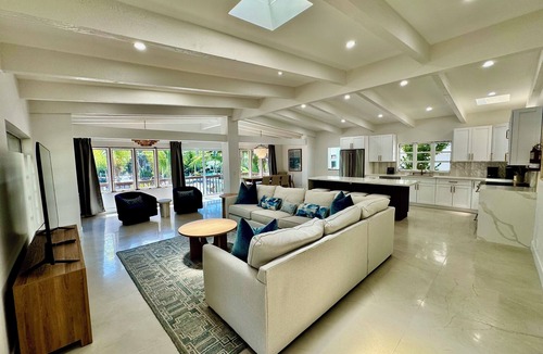 Hendricks and Venice Isles House | 6/5-Heated Pool-Game Room-Pool Table-Waterfront