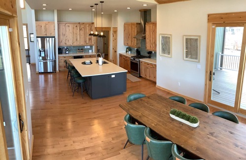 Ontario City House | 6 acre estate in Ontariowith lake views