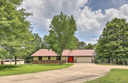 Rogers House | 6-Acre Rogers Retreat w/ Ramps on Beaver Lake!