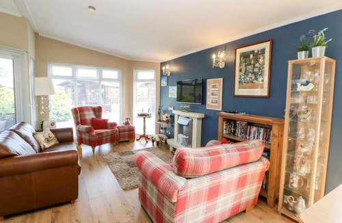 Tunstall House | 6 Badgers Retreat