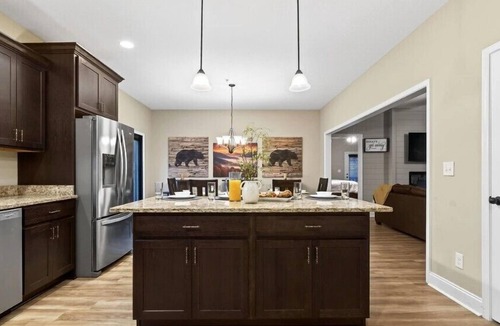 Pigeon Forge Cabin | 6 BD Next To Dollywood |Sleeps 22| Pool | Arcade |Sauna |Pet Friendly