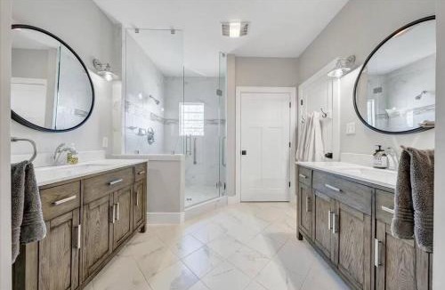 Moneta Villa | 6 BD Smith Mountain Lakefront Escape sunset