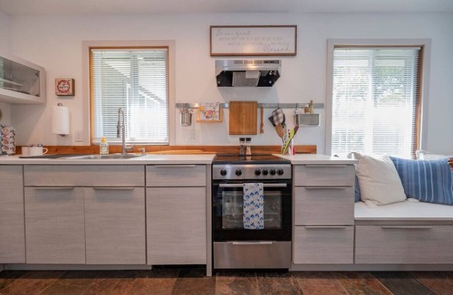 Lynchburg House | 6 BDR Escape | WALK to LU | Private Parking | 6TVs