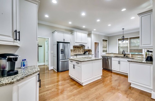 Ashford Park House | 6 BDRM, 5.5Bath Brookhaven home. Sleeps 12 with pool and Family friendly. Fenced