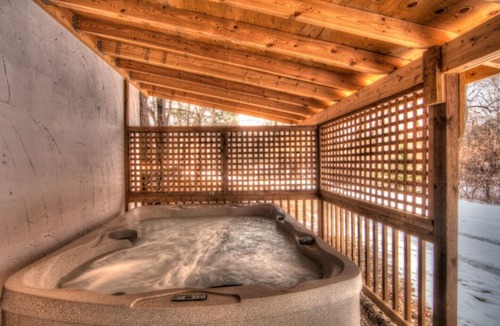 The Blue Mountains Ski Chalet | 6 bdrm Cottage@Blue Mountain,Private Beach Access,Hot Tub/Sauna/Petfriendly/BBQ