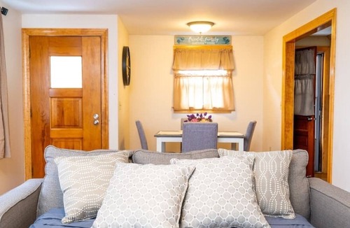 Bristol House | #6 * BEAUTIFUL* PET FRIENDLY HOME IN CENTRAL CT!*